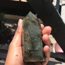 Load image into Gallery viewer, Labradorite Point